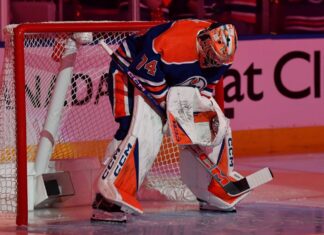 Trailing 2-1, Edmonton Oilers facing goaltender decision
