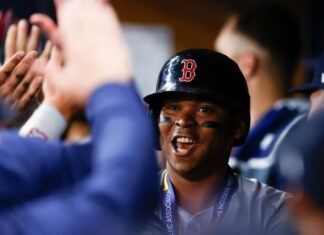 Rafael Devers sets Red Sox record with HR in 6th straight game