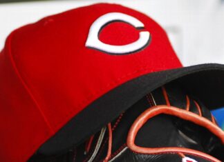 Reds right fielder Jake Fraley exits game after being hit by pitch