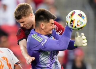 Stoppage-time goal lifts high-flying FC Cincinnati past Toronto FC 4-3 in wild game