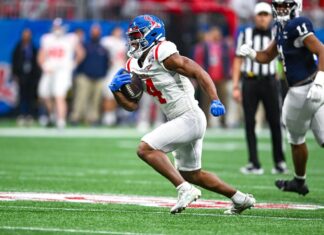 College football transfer portal tracker, live updates: Commitments, latest moves, analysis