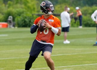 Bears’ Matt Eberflus wants to see Caleb Williams improve cadence