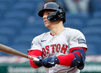 Red Sox to give OF Tyler O’Neill time off to rest ailing knee
