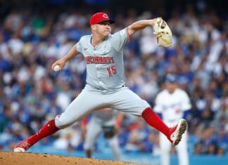 Emilio Pagán exercises $8 million option, remains with Reds