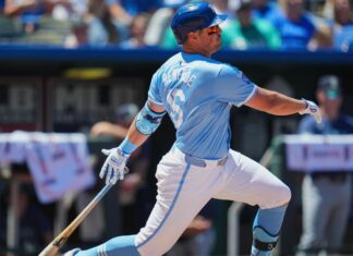 Royals’ Hunter Renfroe twice fouls pitches off foot, fractures toe