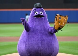 Mets begin winning streak after Grimace throws first pitch
