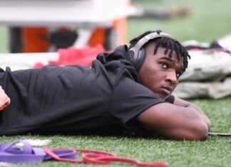 Inside the college football NIL market: How much players at each position are actually getting paid