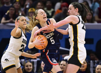 NCAA Final Four scores: Iowa tops UConn in controversial thriller, South Carolina throttles NC State