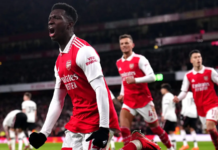 Late Drama as Arsenal Overcomes Man Utd 2-1