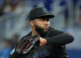 Johnny Cueto opts out of minor league contract with Rangers