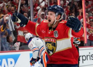 Red Wings sign 2-time Cup winner Vladimir Tarasenko to 2-year deal