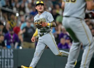 Brewers place INF Joey Ortiz, RHP Enoli Paredes on IL