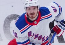 Hurricanes sign Jack Roslovic to one-year, $2.8 million contract