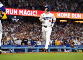 Will Smith fourth Dodgers catcher to slam 3 homers in 1 game