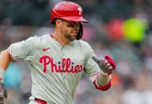 Banged-up Braves sign Whit Merrifield to major league deal