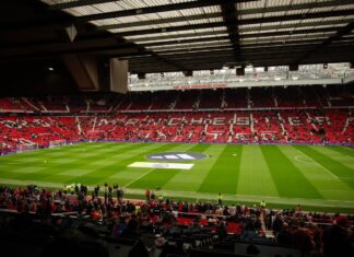 Man United stadium: Fans vote against Old Trafford refurb
