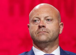Stan Bowman, after Blackhawks case, hired as GM of Oilers