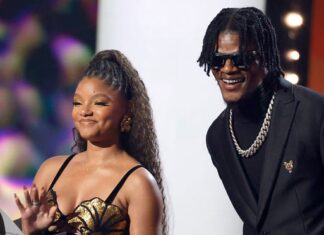 South Carolina coach calls for pay equity