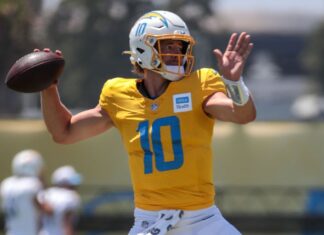 Chargers’ Justin Herbert diagnosed with plantar fascia injury