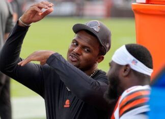 Browns’ Deshaun Watson limited in practice with arm soreness