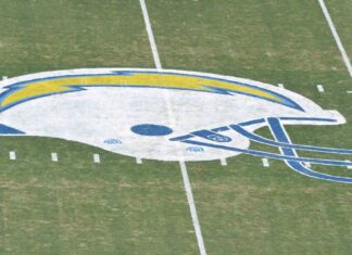 Dallas Fire-Rescue helps some Chargers escape stuck elevator