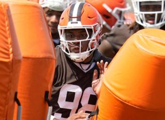 Bears address DT depth, trade for Browns’ Chris Williams