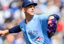 Bowden Francis narrowly misses no-hitter as Blue Jays win