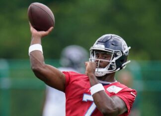 Packers acquire QB Malik Willis in trade with Titans, sources say