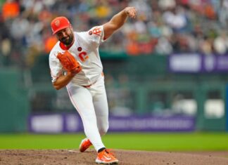 Sources – LHP Robbie Ray sticking with Giants on existing deal