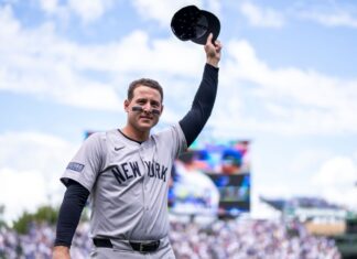 Anthony Rizzo a free agent after Yankees decline $17M option