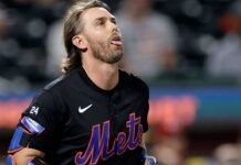 Mets 2B Jeff McNeil has broken right wrist, MRI reveals