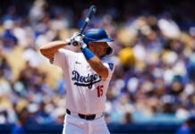 Dodgers place Austin Barnes on IL with fractured toe