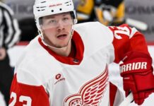 Detroit Red Wings sign Lucas Raymond to eight-year contract
