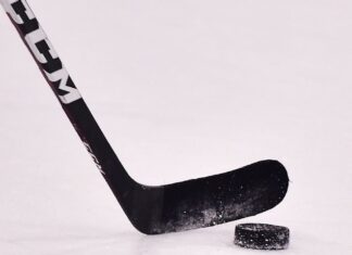 Bruins sign F Tyler Johnson for help on offense