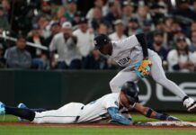 Mariners fall as flying bat, gaffe on bases kill rally vs. Yankees