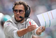 Mike McDaniel says it’s possible Dolphins make QB change for MNF