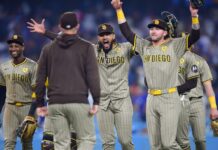 Padres turn game-ending triple play to clinch playoff spot