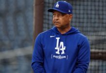 Dave Roberts questions Manny Machado’s throw into Dodgers dugout