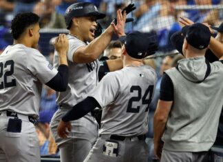 Giancarlo Stanton powers Yankees to Game 3 win vs. Royals