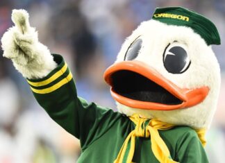 The Oregon Ducks mascot had fun during ‘College Gameday’