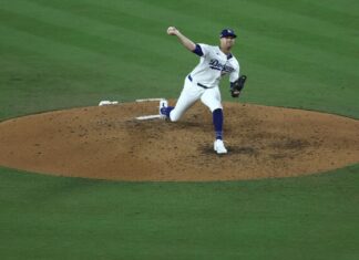 Flaherty helps L.A. tie playoff scoreless innings run in G1 rout of Mets