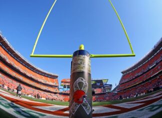 Browns moving ahead with plan for new dome stadium, mayor says