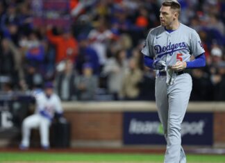 Dodgers’ Roberts — Possible Freeman (ankle) sits NLCS Game 6