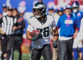 Jalen Hurts finds A.J. Brown for 41-yard TD on fourth down