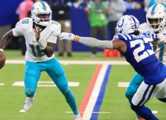Dolphins QB Tyler Huntley leaves game with shoulder injury
