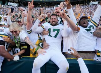 Brandon McManus kicks game-winning field goal in 1st Packers game