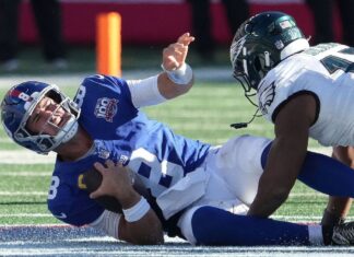 Giants, seeking ‘spark,’ pull Daniel Jones in loss to Eagles