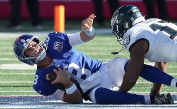 Giants, seeking ‘spark,’ pull Daniel Jones in loss to Eagles