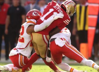 49ers’ Brandon Aiyuk tears ACL, MCL; Deebo Samuel in hospital