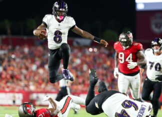 Ravens’ treasure chest jab at Bucs tops Week 7 trolls